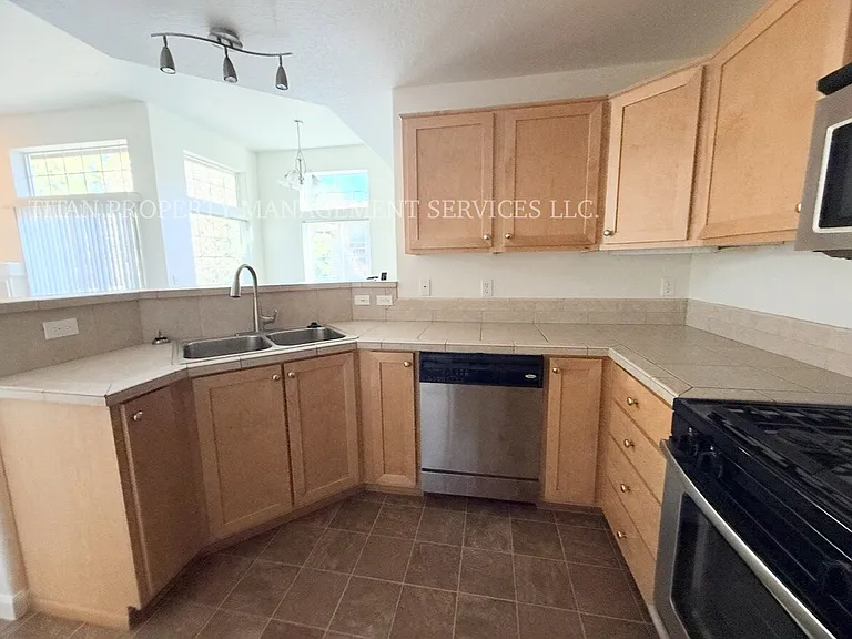 10871 SW Canterbury Ln #204 — Photo 7