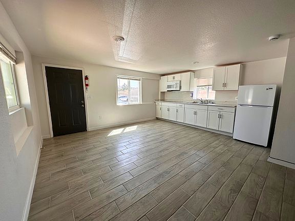 3rd image of 102 Encino Dr #B