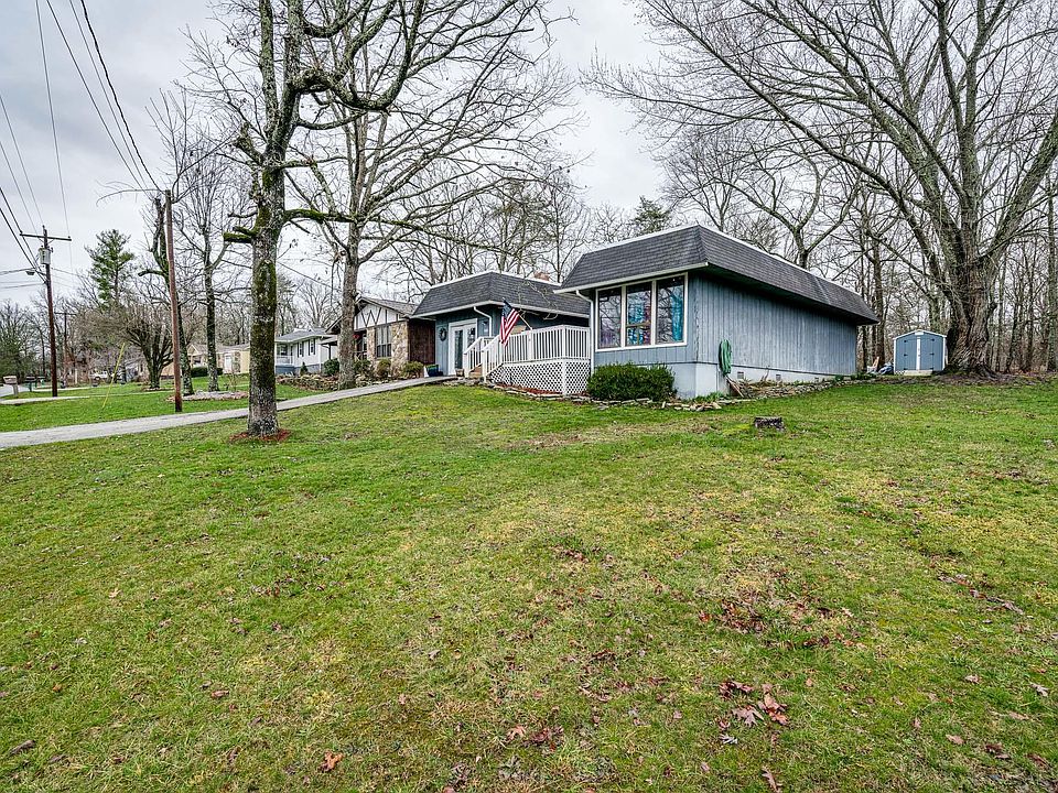 1st image of 130 Lakeshire Dr