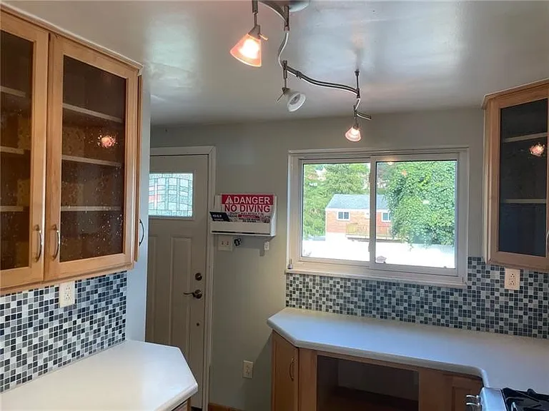 536 Portia Dr — Photo 4