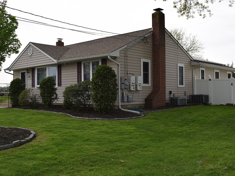 109 Avaleen Front Right
