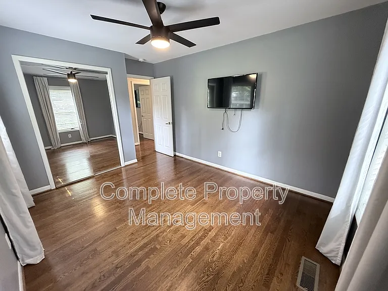 3153 Woodhaven Dr — Photo 21