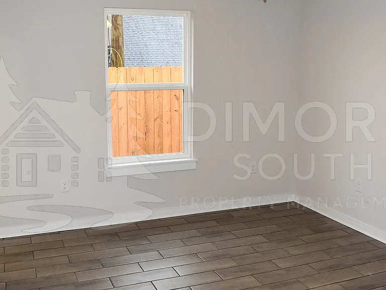 130 East Ave — Photo 8