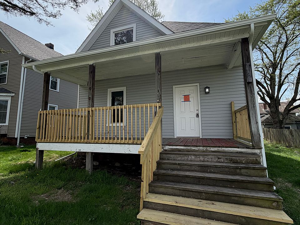 1st image of 213 Maple Ave SE
