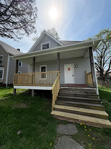 213 Maple Ave SE Photo 1