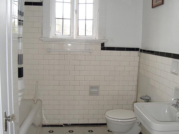 2nd image of 451 Ludlow Ave