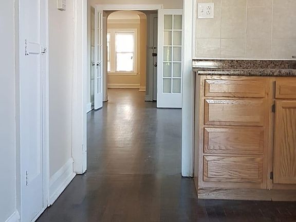 4th image of 6033 N Rockwell St #3