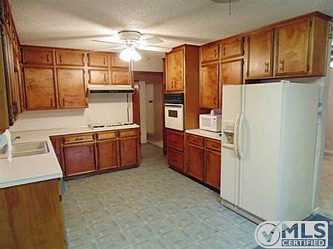 3rd image of 556 Norwood Dr