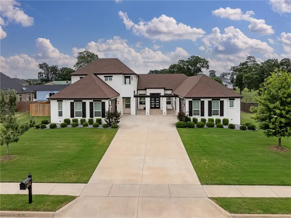 402 Birkshire Rd, Cave Springs, AR 72718