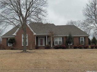 61 Howeston Mill Dr, Jackson, TN 38305