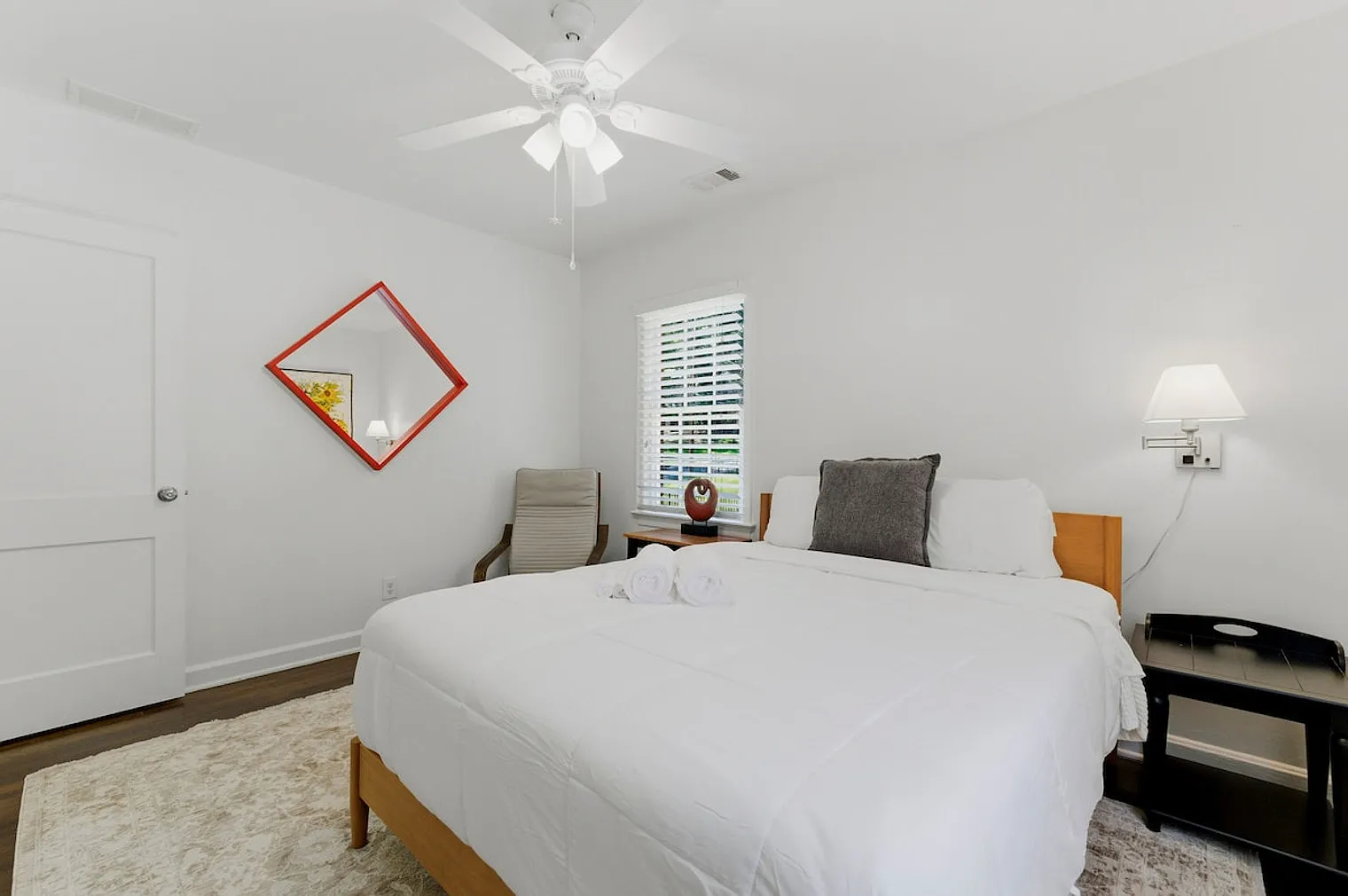 3 bed, 1.0 bath, $4,222 — Photo 4