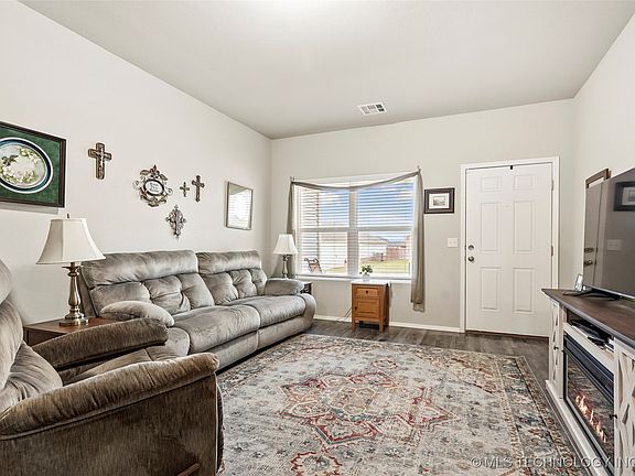 4th image of 1541 S 30th Ct
