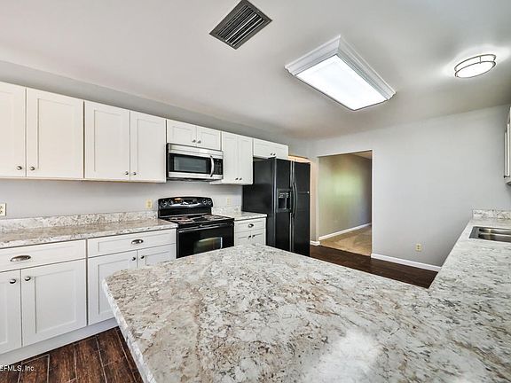 5th image of 8232 Hall Ln