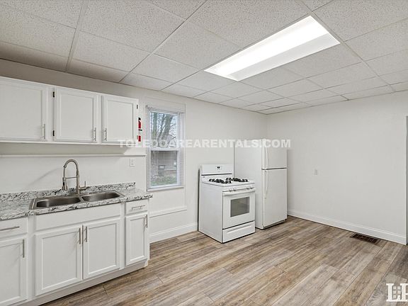 4th image of 3843 Peru St #2