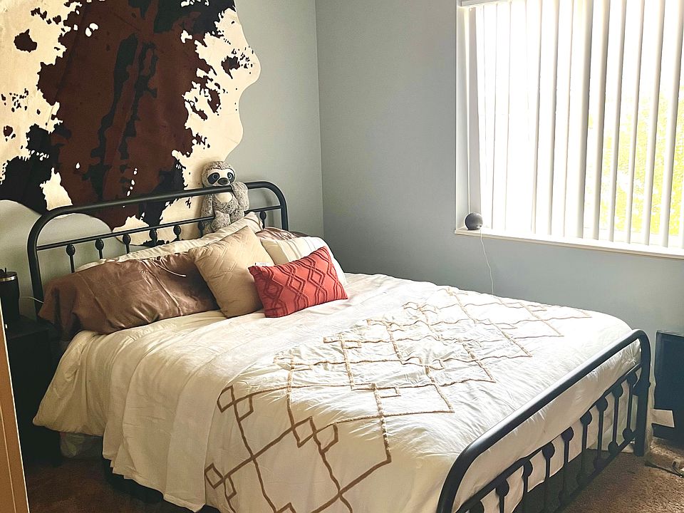 Bedrooms are 9'5"x13' with large closets.