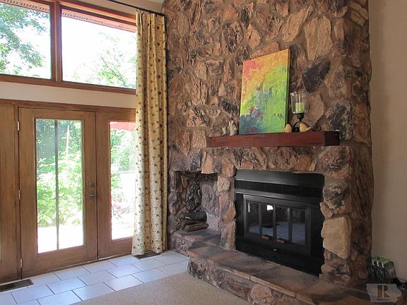 3rd image of 1524 Woodland Ln