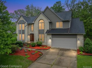 5893 Christina Dr, West Bloomfield, MI