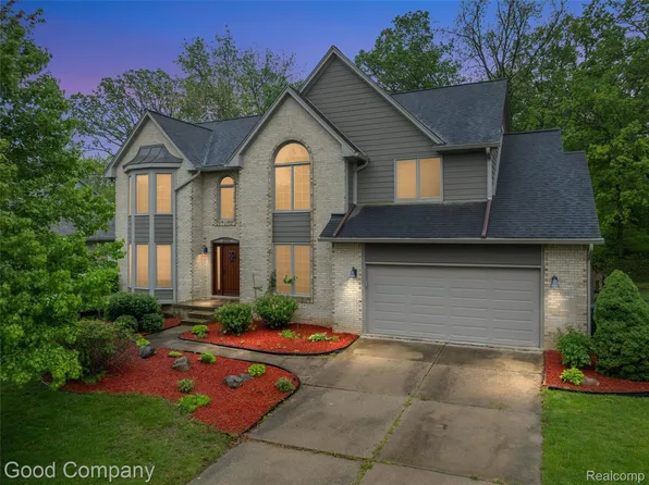 5893 Christina Dr, West Bloomfield, MI 48324