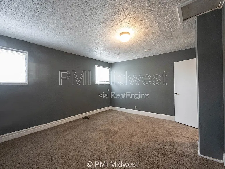 1604 E Kelly St — Photo 17