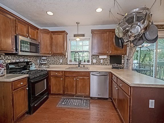 5th image of 5060 Willow Wood Dr