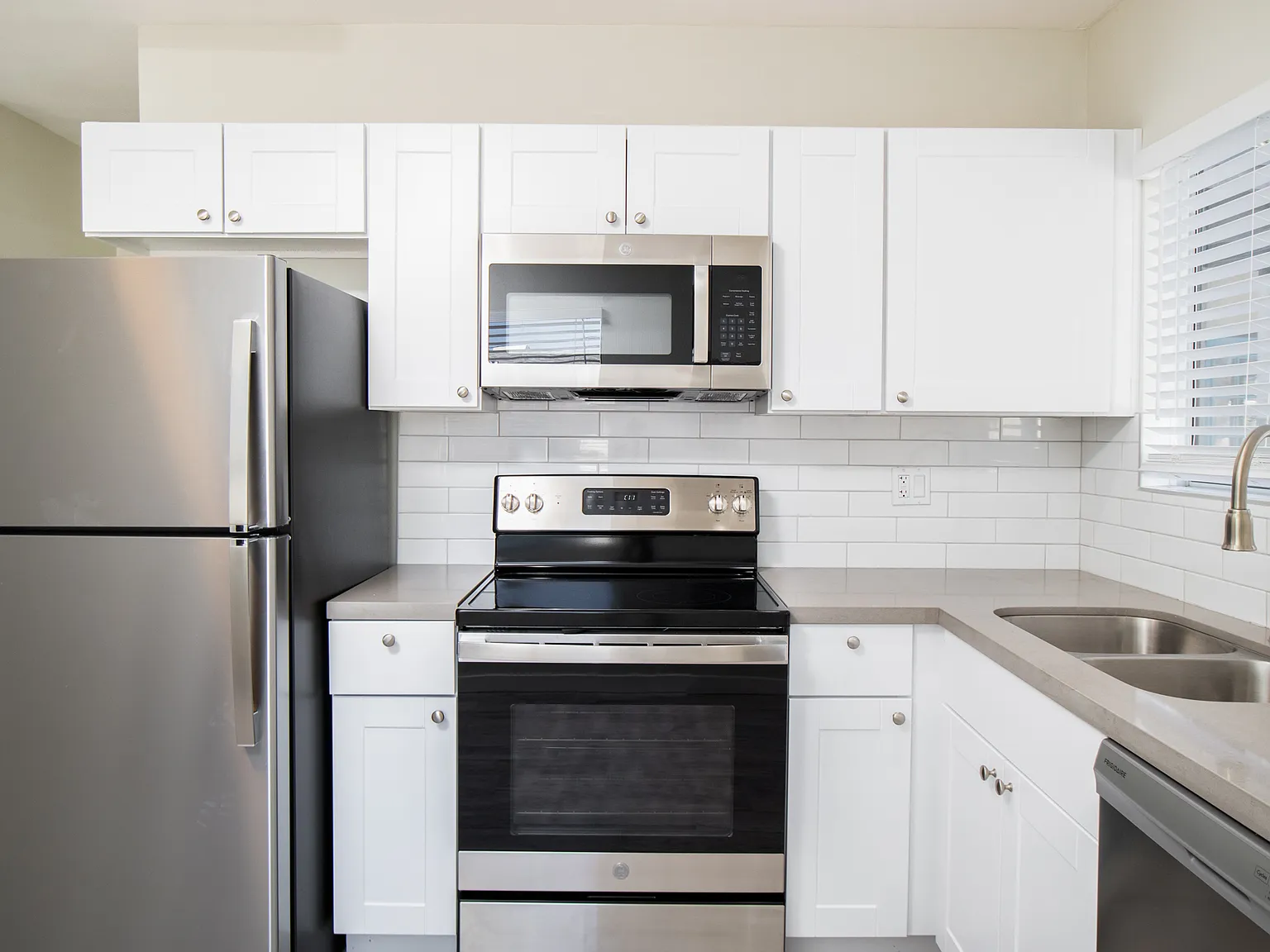 Studio, 450 sqft, $999 — Photo 3