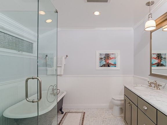 2nd image of 615 Baylor St