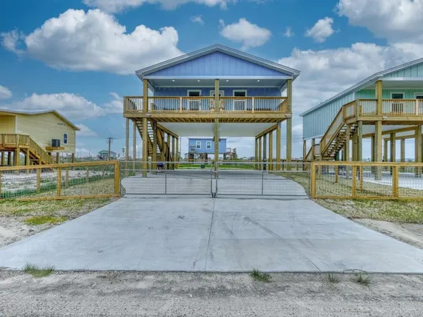 371 W Misty Oak Ln, Rockport, TX 78382