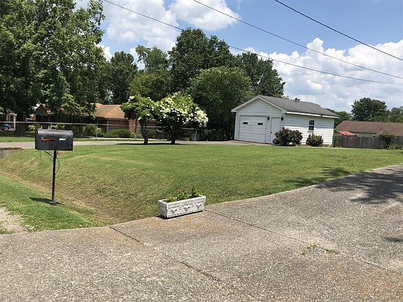4th image of 1033 Meadowview Dr