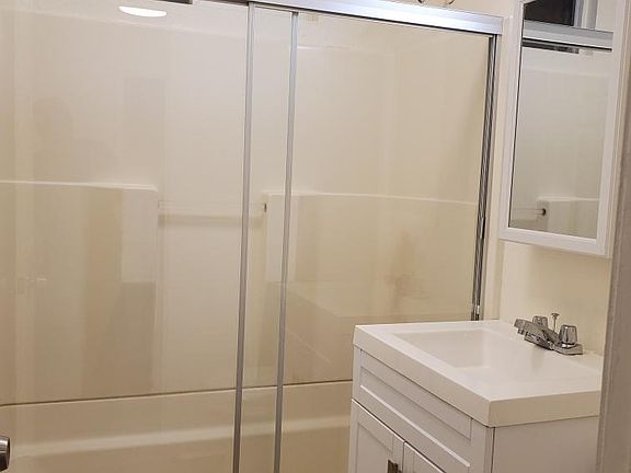 3rd image of 7226 Troost Ave #4