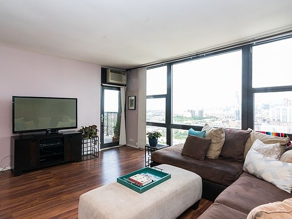 3rd image of 2605 S Indiana Ave Unit 2203