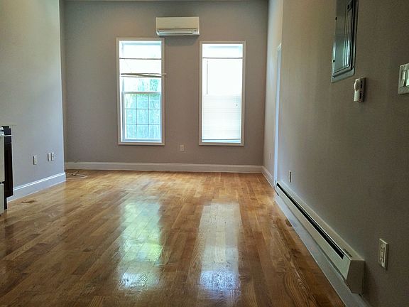 4th image of 147 Quincy St #1