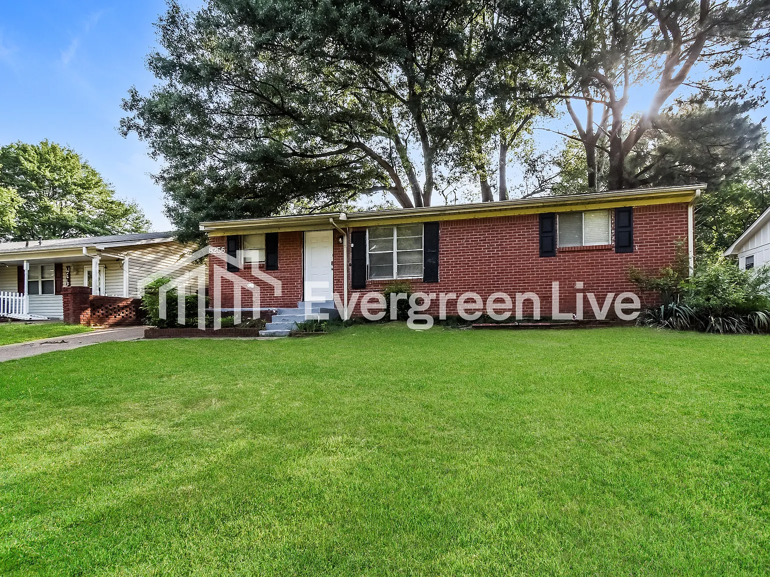 3 bed, 1.0 bath, 1420 sqft, $1,395 — Photo 2