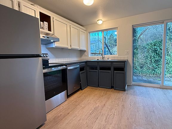 5th image of 2212 Wilson Ave #A