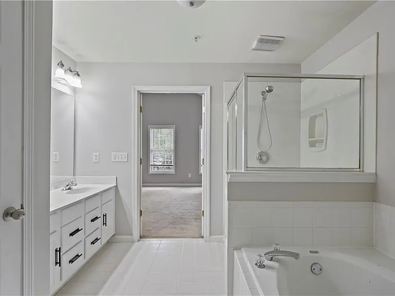 720 Surrey Park Pl SE — Photo 17