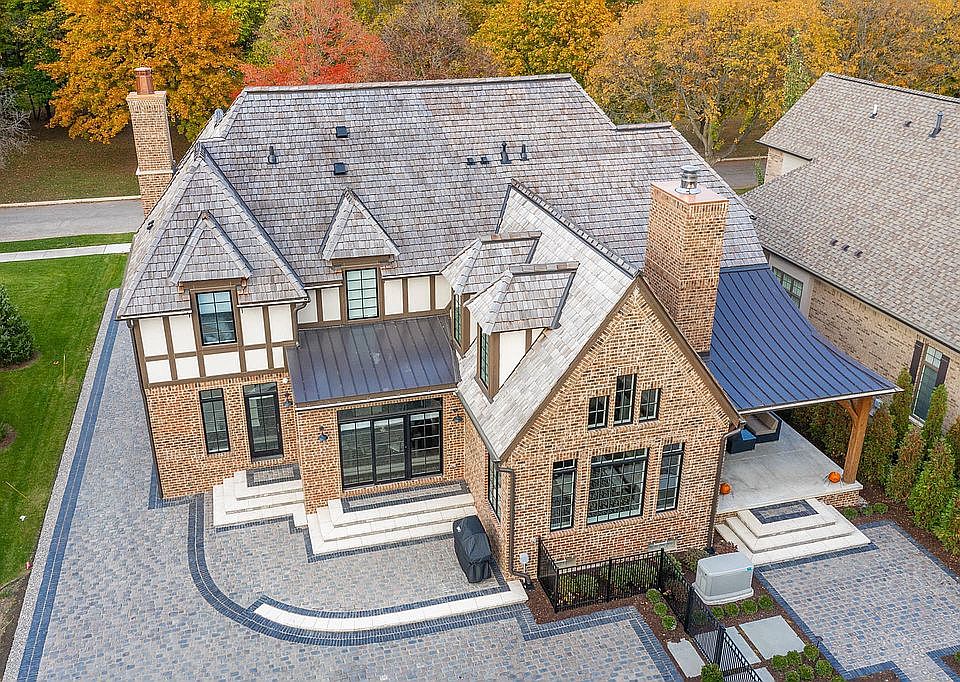 2nd image of 1325 Park Pl