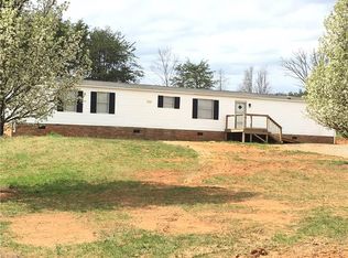 1030 Hall Ridge Ln, King, NC 27021