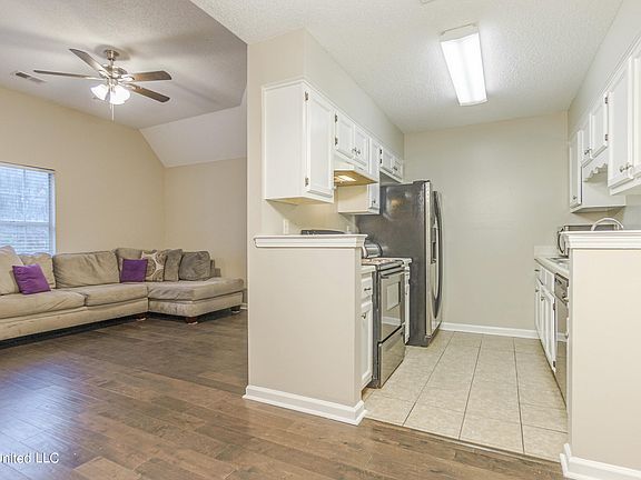 5th image of 506 Creekwood Cir S