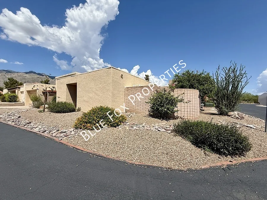 4635 E Camino Rosa — Photo 2