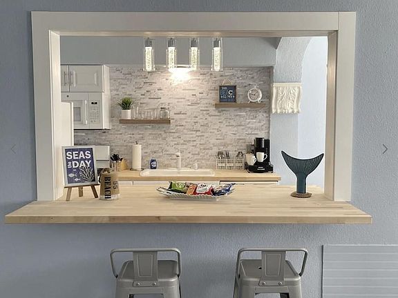 4th image of 725 Broadway St #3