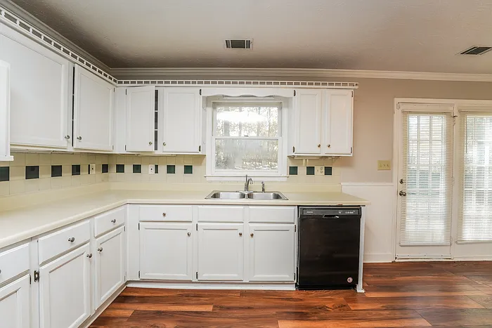 629 Tahoe Cir SE — Photo 8