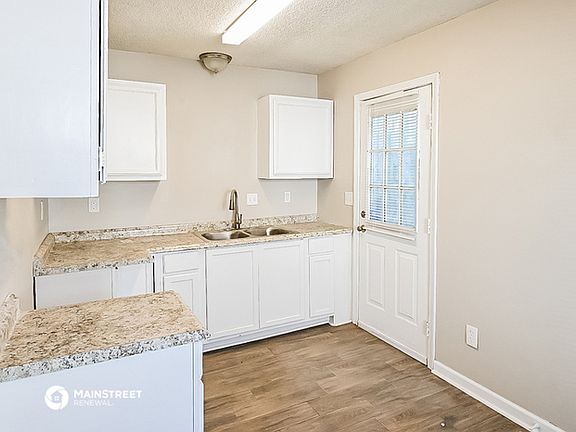 5th image of 3513 Sealy Ave