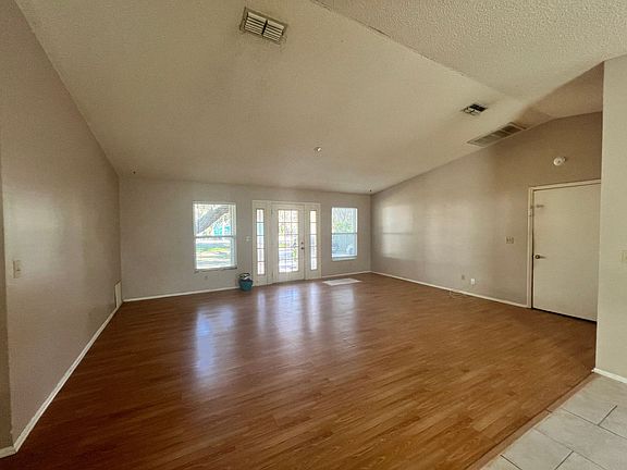 4th image of 4711 4th St S