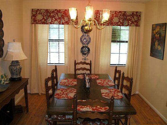 4th image of 2203 Oakgrove Cir
