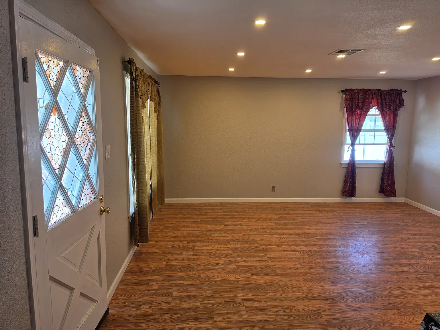 3 bed, 1453 sqft, $2,500 — Photo 3