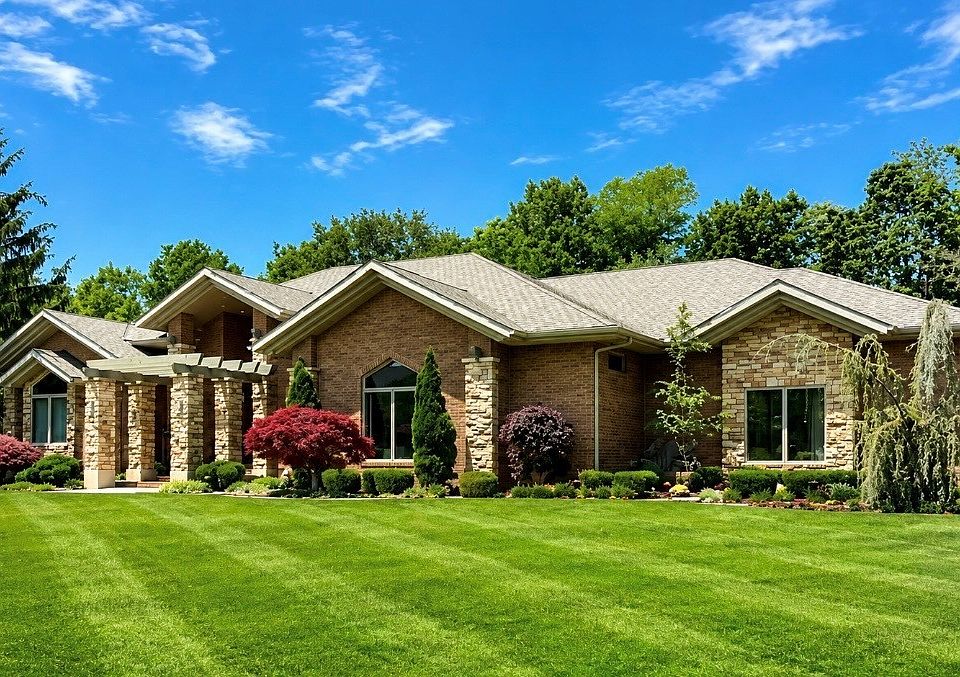 1st image of 2 Kingsridge Dr