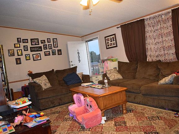 3rd image of 909 Dempsey Ct