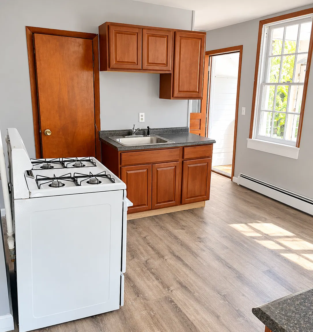 3 bed, 1250 sqft, $1,490 — Photo 2