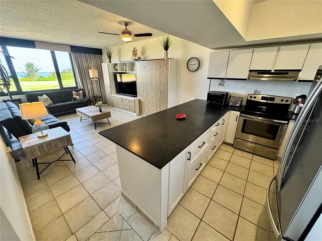 1 bed, 2.0 bath, 864 sqft, $2,100 — Photo 2
