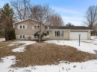 334 Pinecrest Dr, Germantown Hills, IL 61548