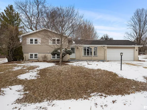 334 Pinecrest Dr, Germantown Hills, IL 61548